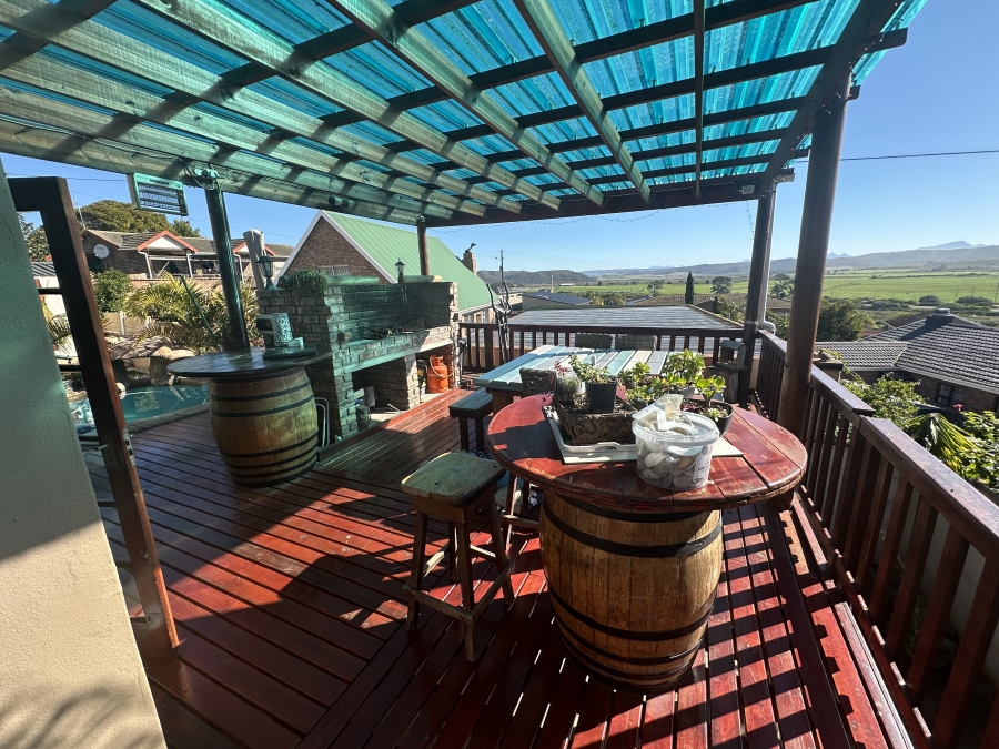 4 Bedroom Property for Sale in Fraaiuitsig Western Cape